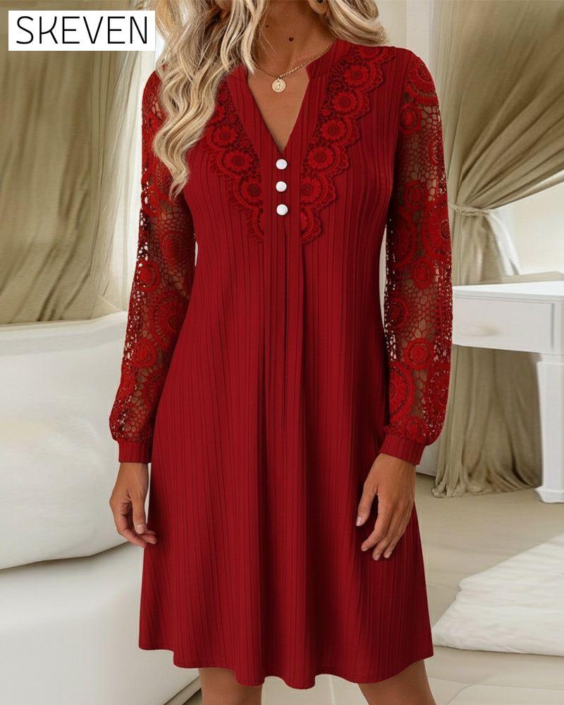 Kleid mit V-Ausschnitt und Spitzenbesatz