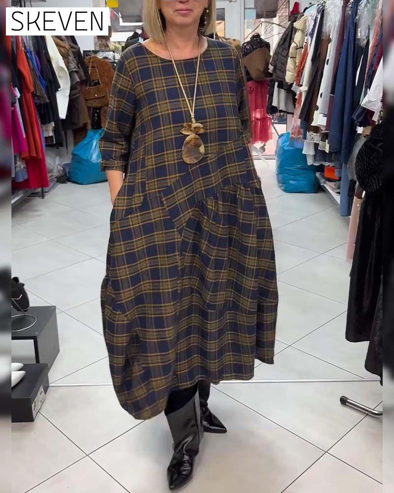 Kariertes Kleid mit Rundhalsausschnitt und Print