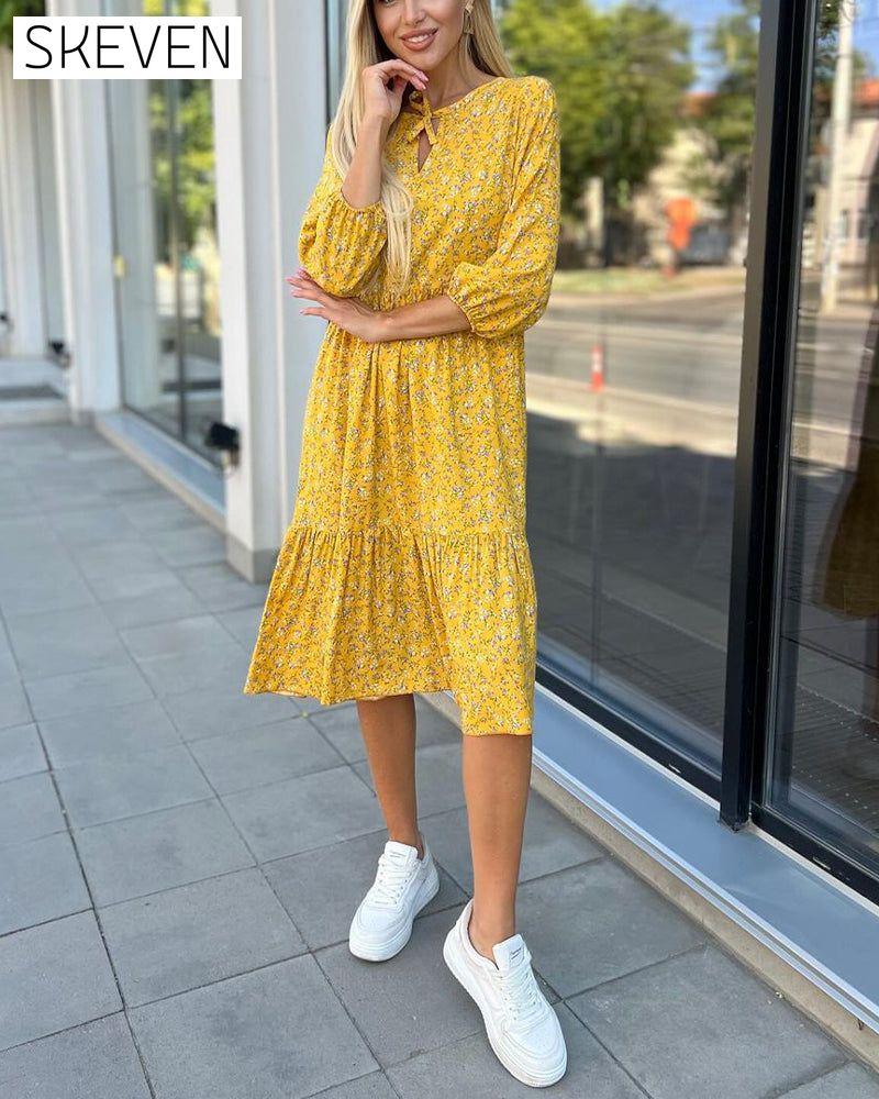 Lässiges Kleid mit frischem Blumenmuster und Falten