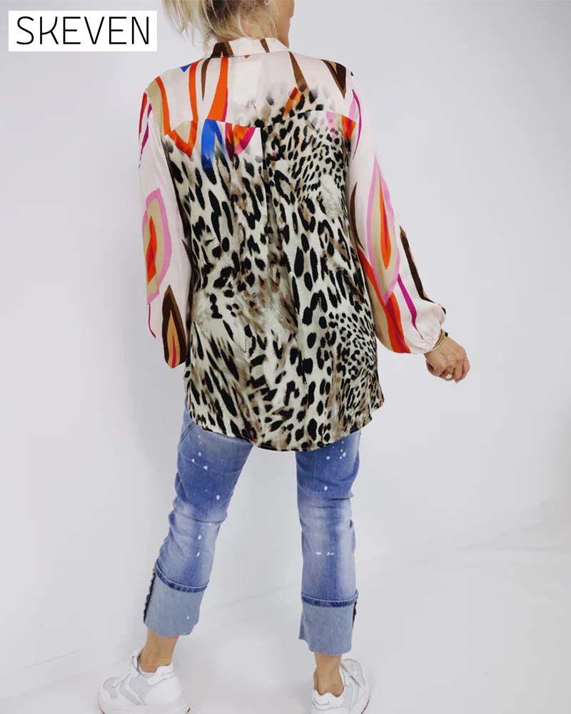 Bunte Bluse mit V-Ausschnitt und Print