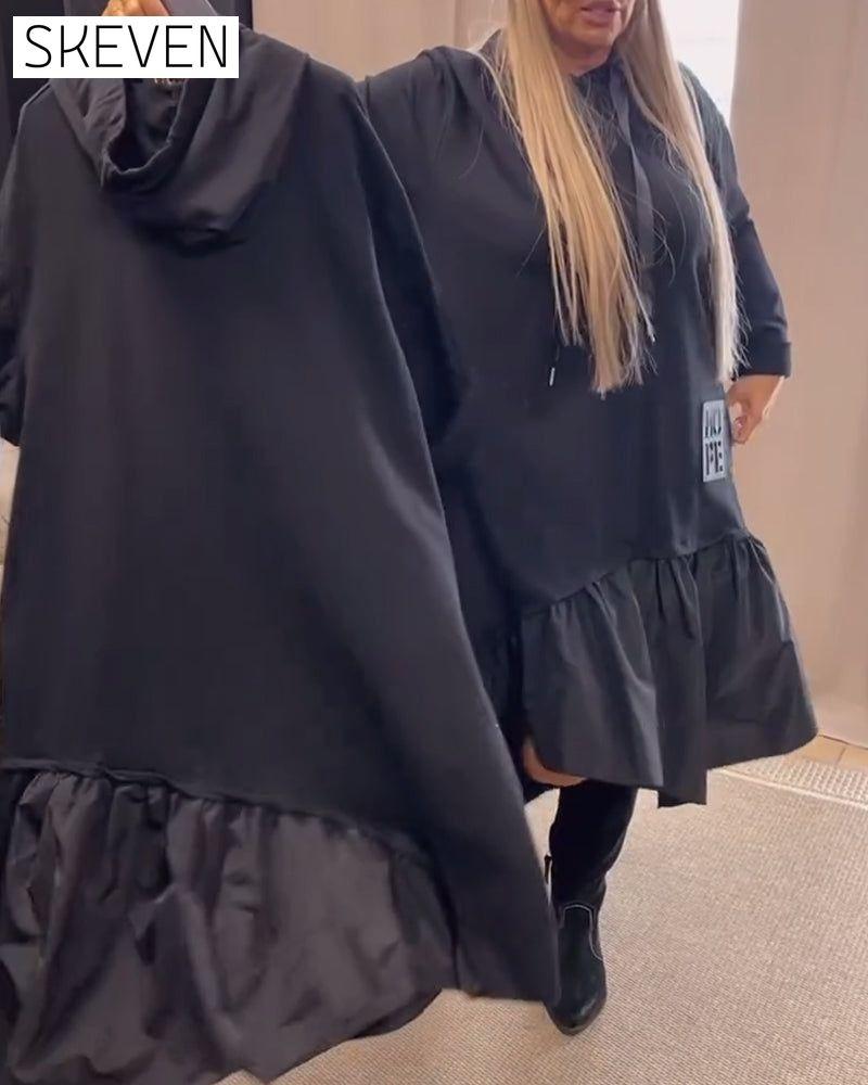 Langärmeliges, locker sitzendes Kapuzenkleid