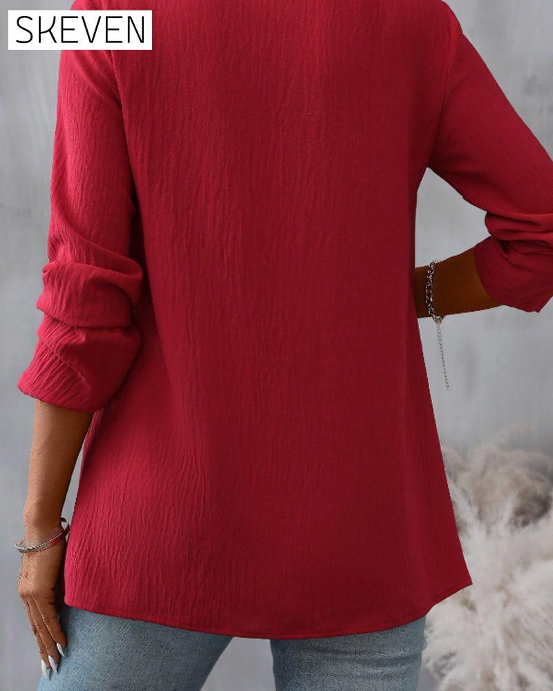 Elegantes Spitzentop mit Knopfleiste und Rundhalsausschnitt