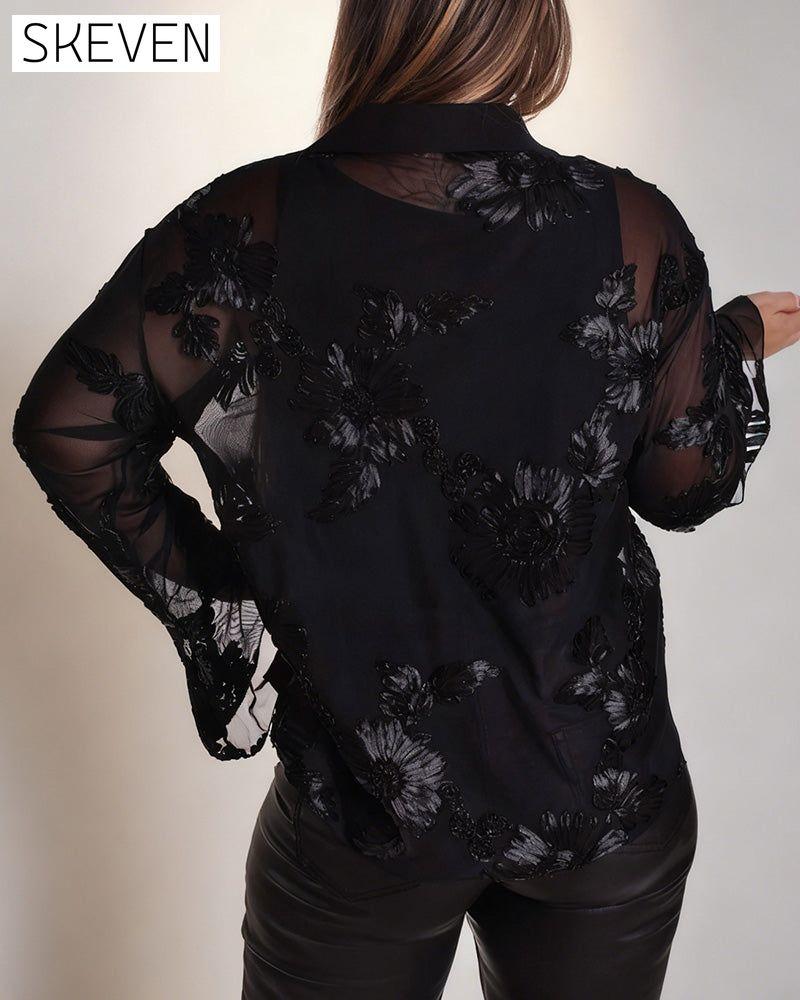 Langärmelige Bluse mit Glockenärmeln und Kragen