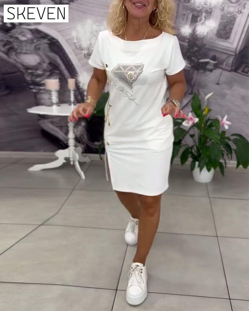 Bedrucktes, tailliertes Kleid mit Schlitz