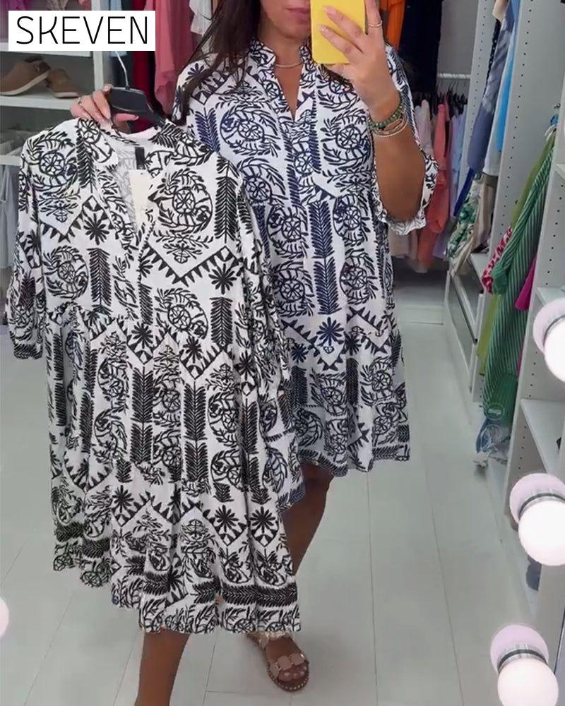Modisches Kleid mit Street-Style-Print
