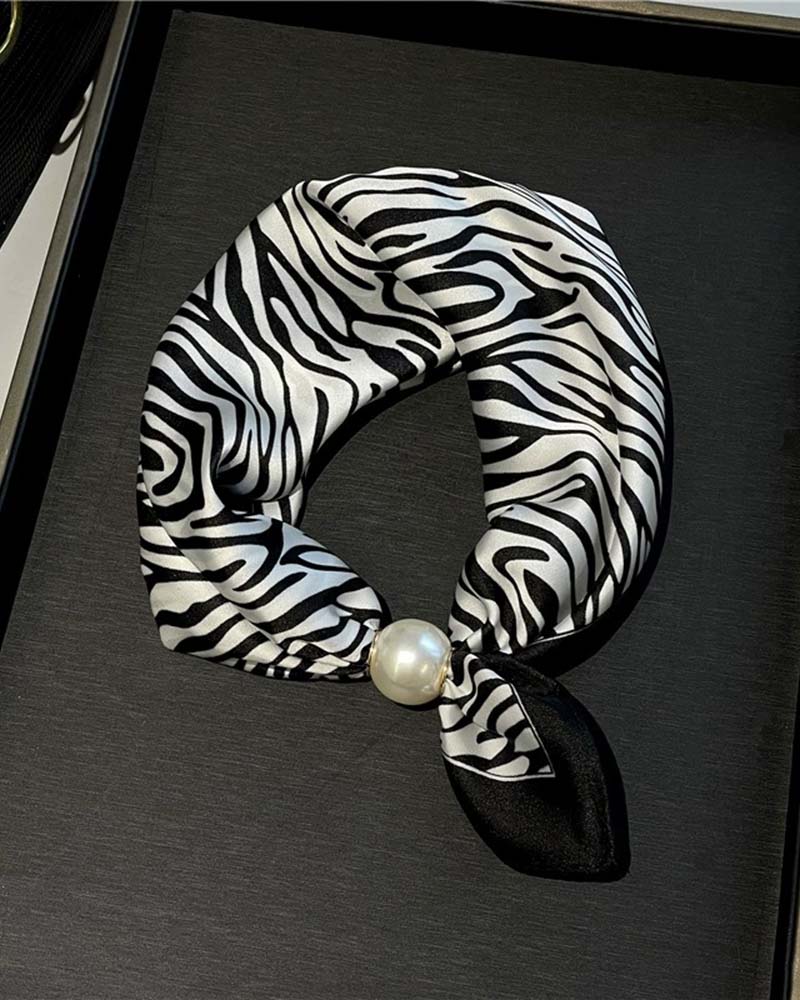 Effortless Glamour: Pop-On Pearl Necklace Scarf 🧣
