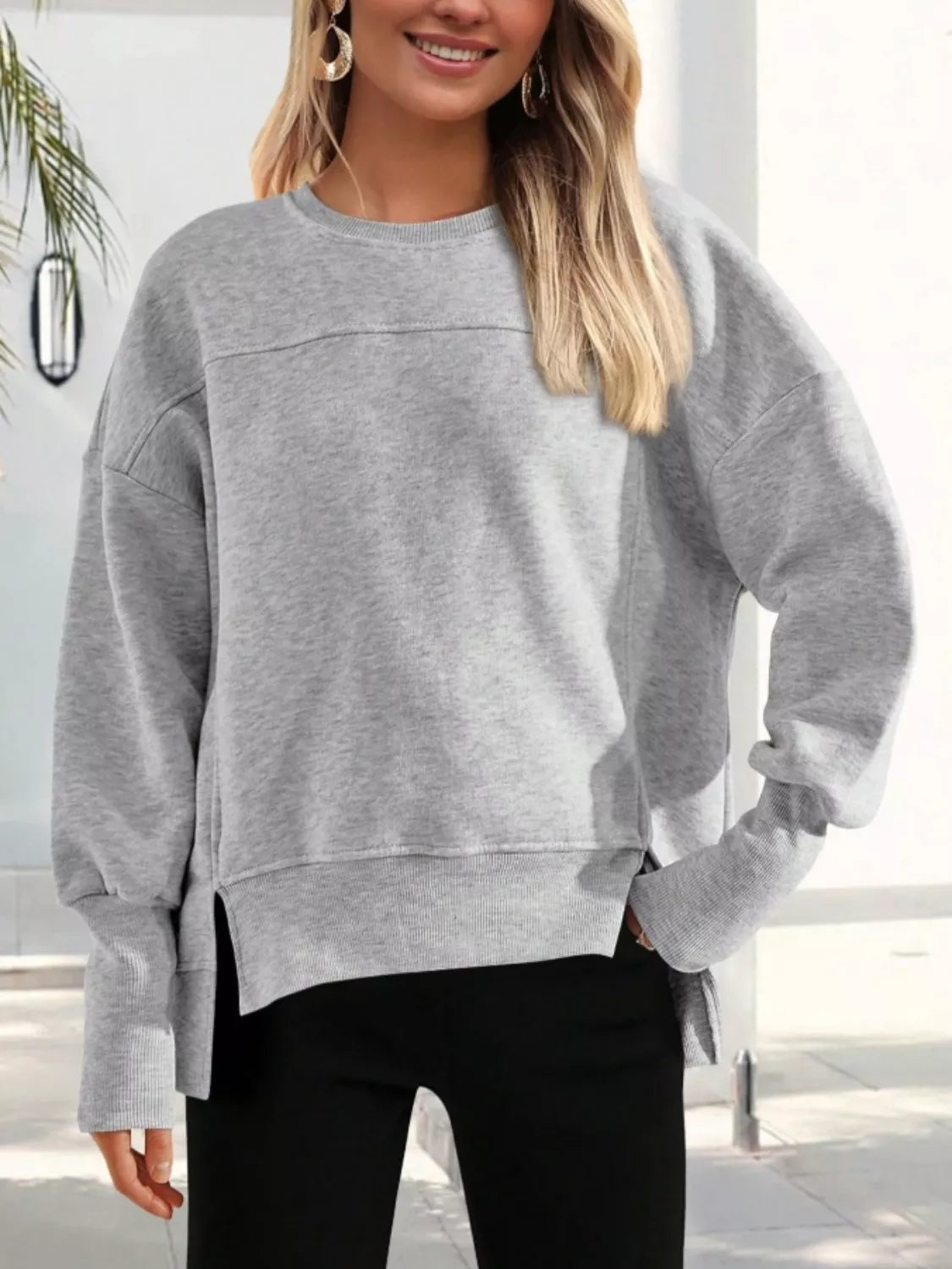 Lässiges Sweatshirt mit Seitenschlitz