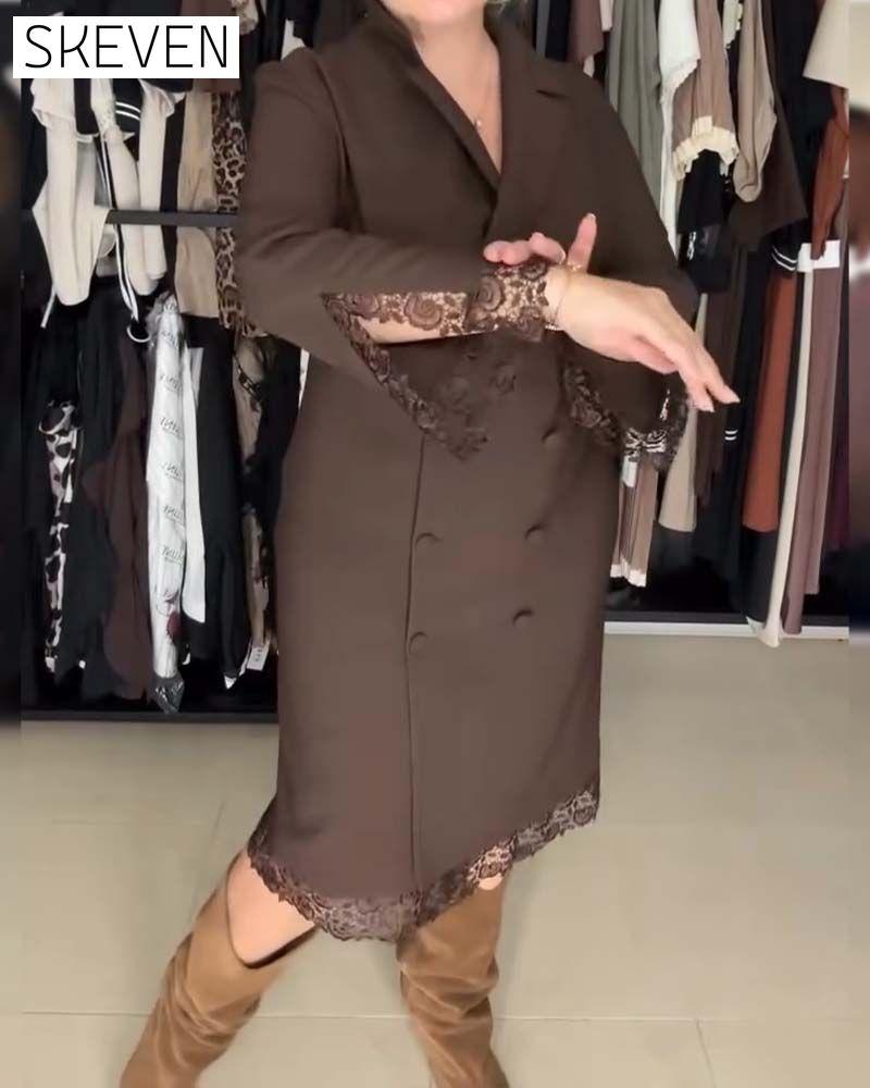 Kostümkleid mit Schlitzärmeln und Spitzenbesatz