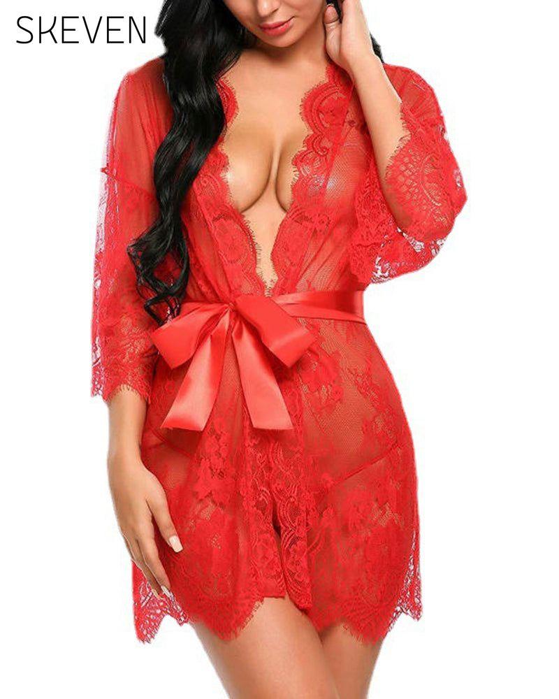 Elegante, einfarbige Pyjamas aus Spitze