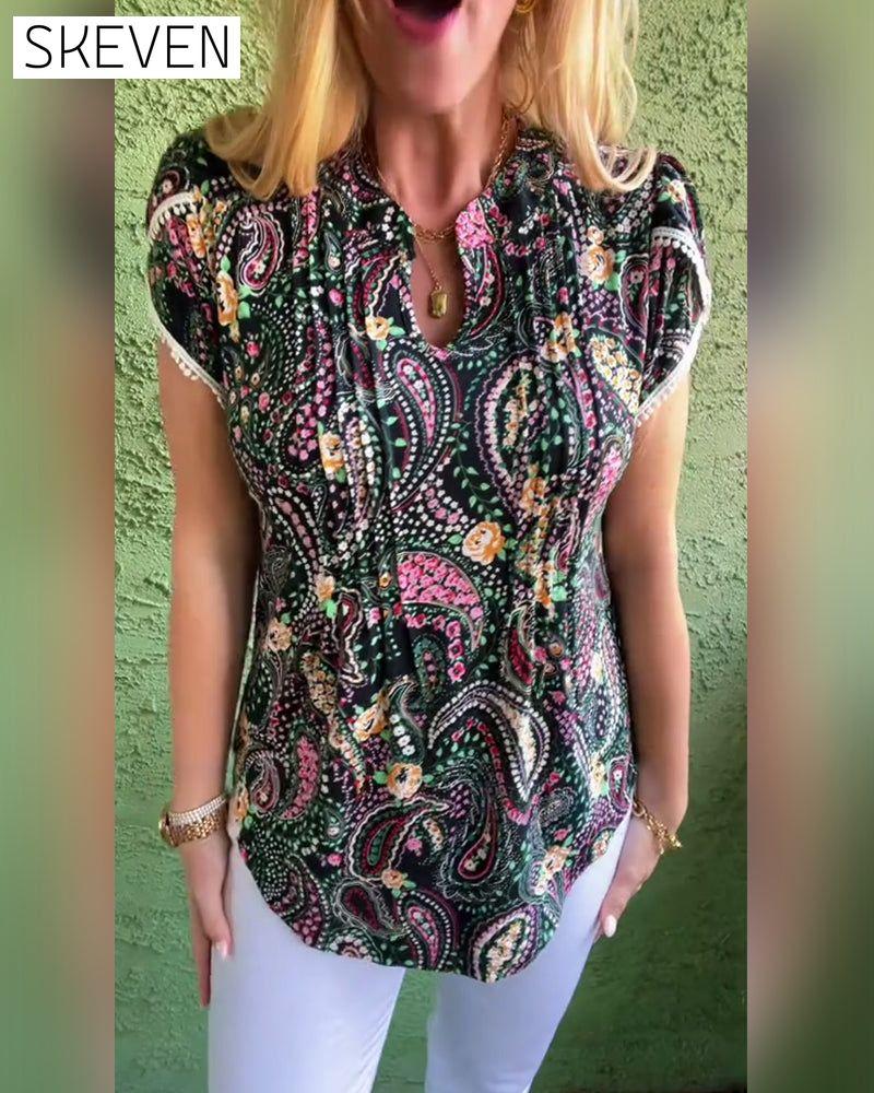 Bluse mit Blütenblattärmeln und Faltenmuster