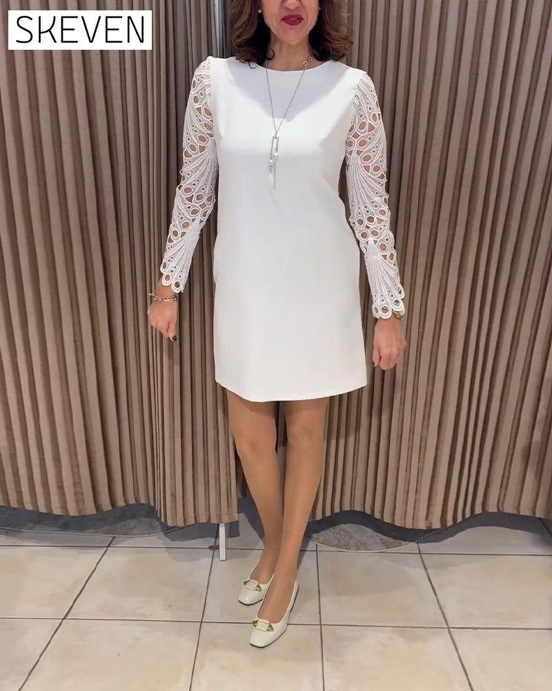 Kleid mit langen Ärmeln und Rundhalsausschnitt, verziert mit Spitze
