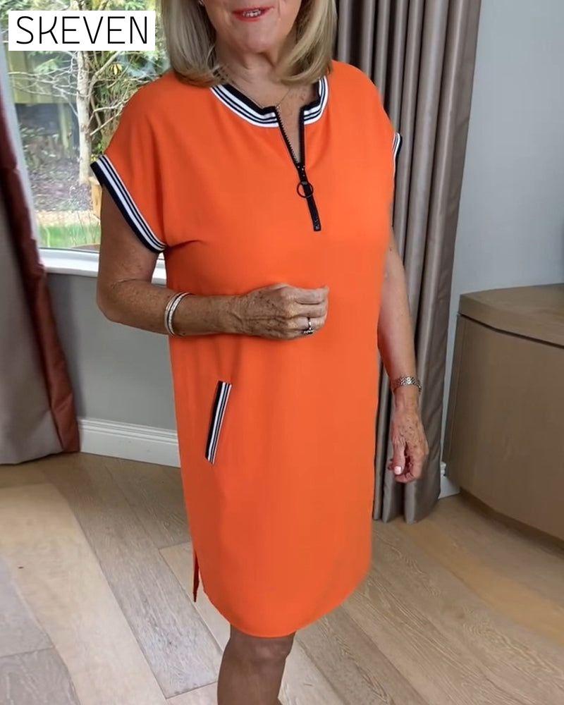Sportkleid mit halbem Reißverschluss und Kontrastfarbe