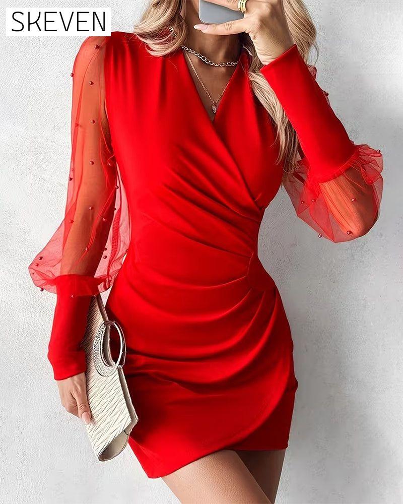 Modisches Patchwork-Kleid mit V-Ausschnitt aus Mesh
