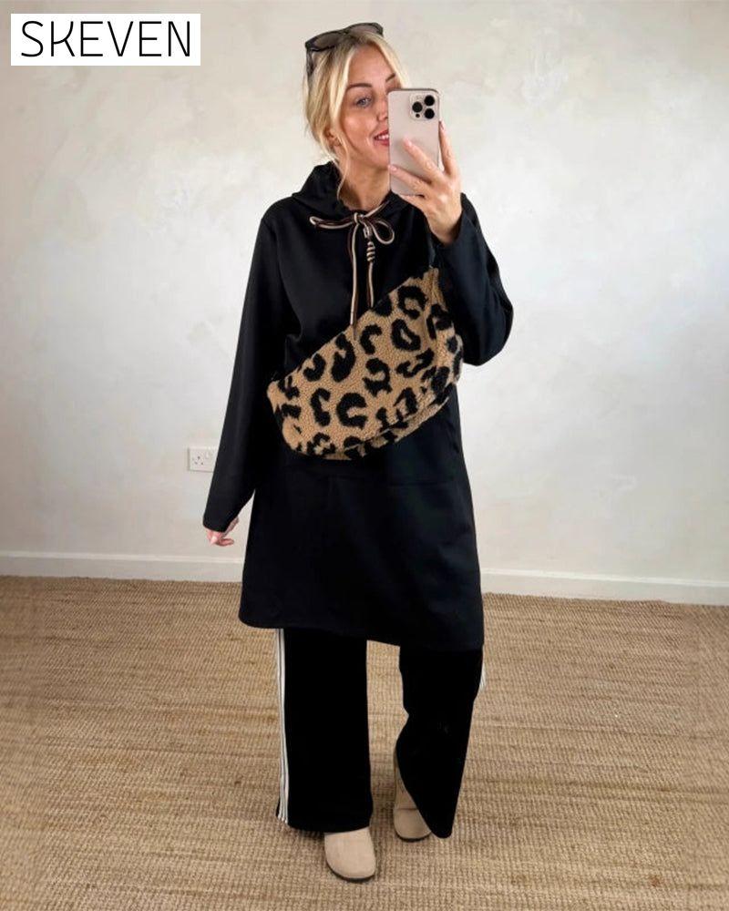 Oversize-Kleid mit Kapuze und Taschen