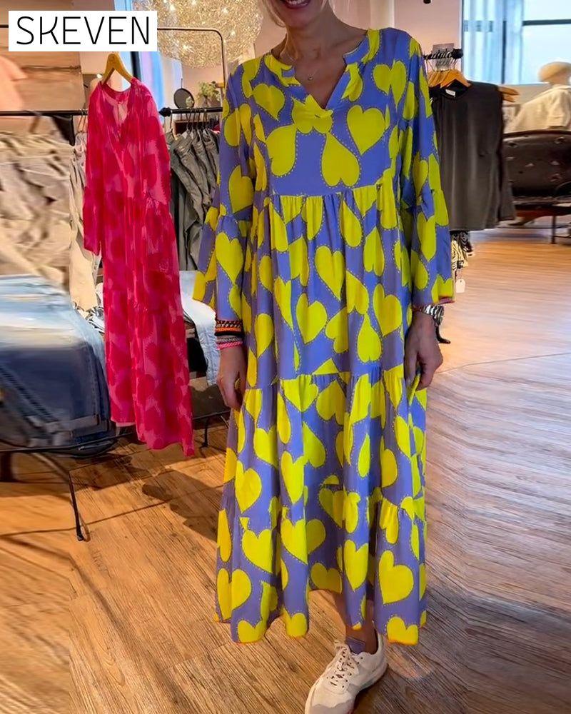 Kleid mit V-Ausschnitt und Herzmuster