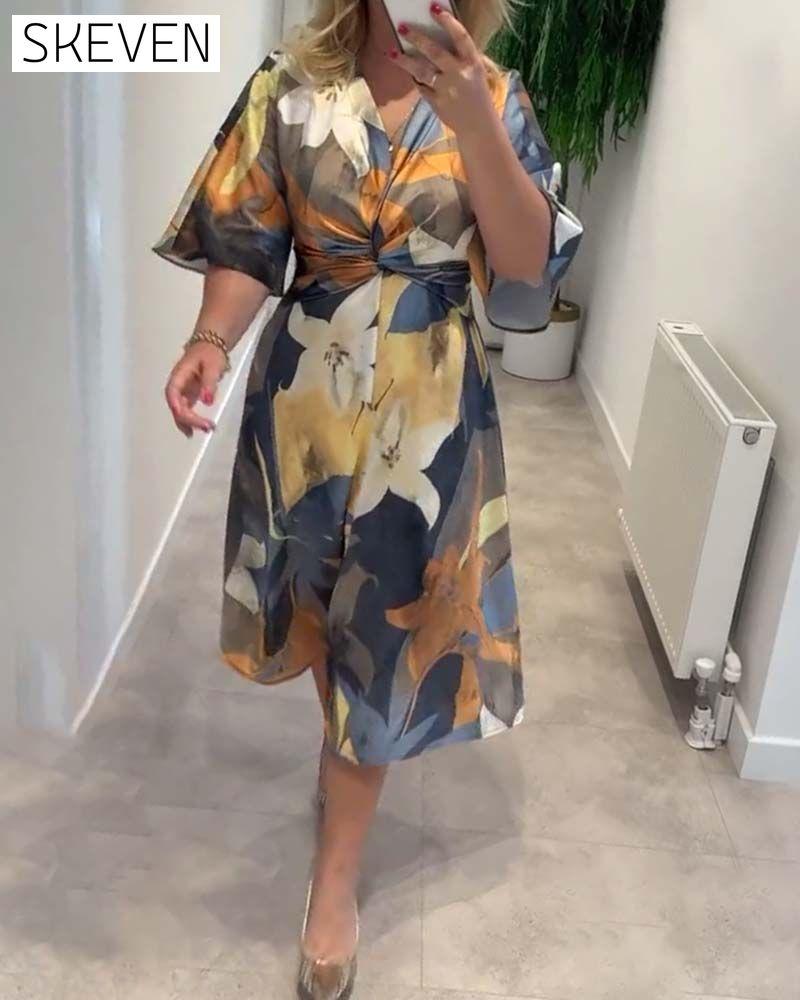 Elegantes Kleid mit Blumenmuster und V-Ausschnitt