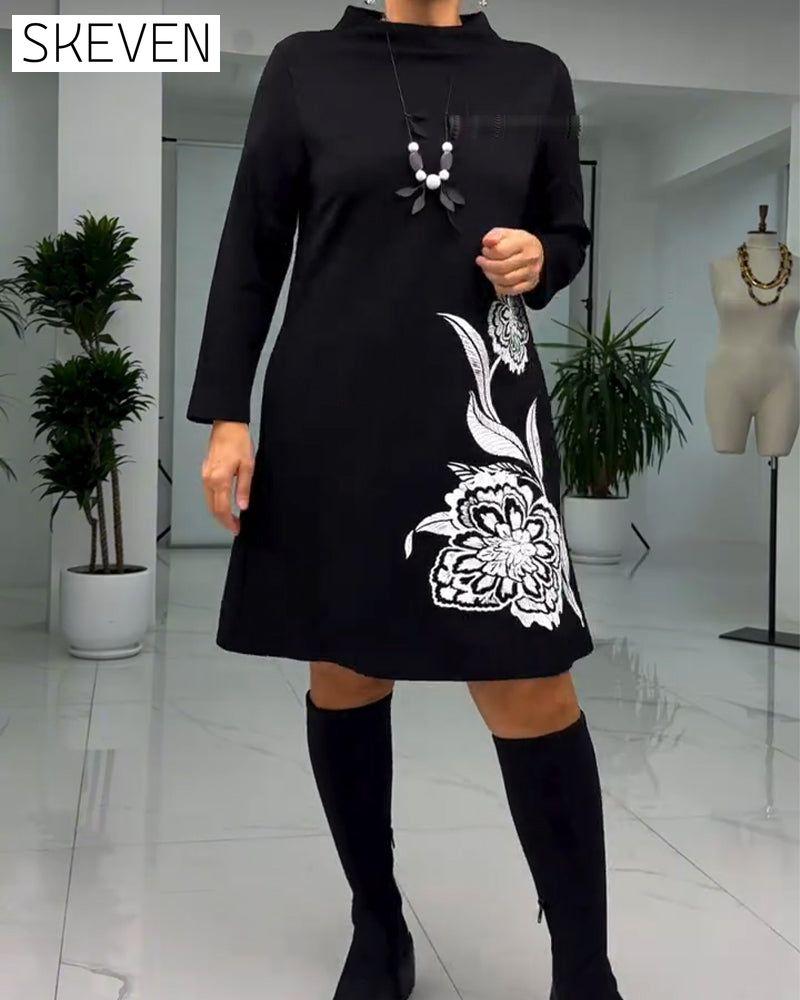 Pulloverkleid mit langen Ärmeln und Blumenmuster