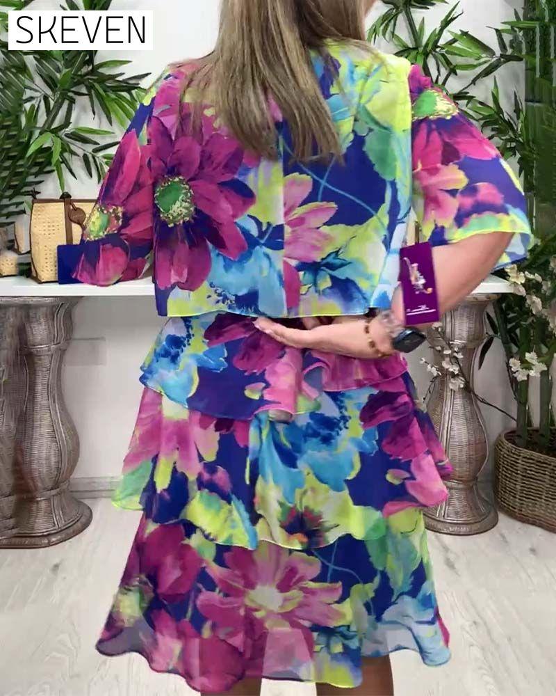 Kleid mit Blumenmuster, Rundhalsausschnitt und Rüschen an den halben Ärmeln