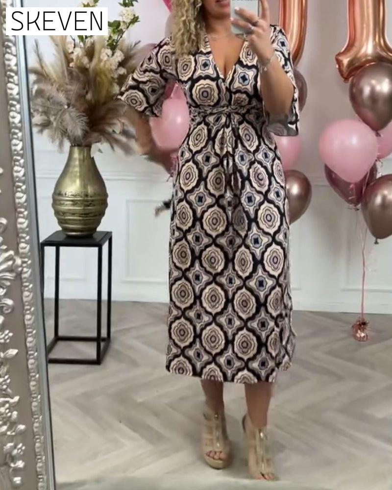Lässiges Damenkleid mit Ethno-Print
