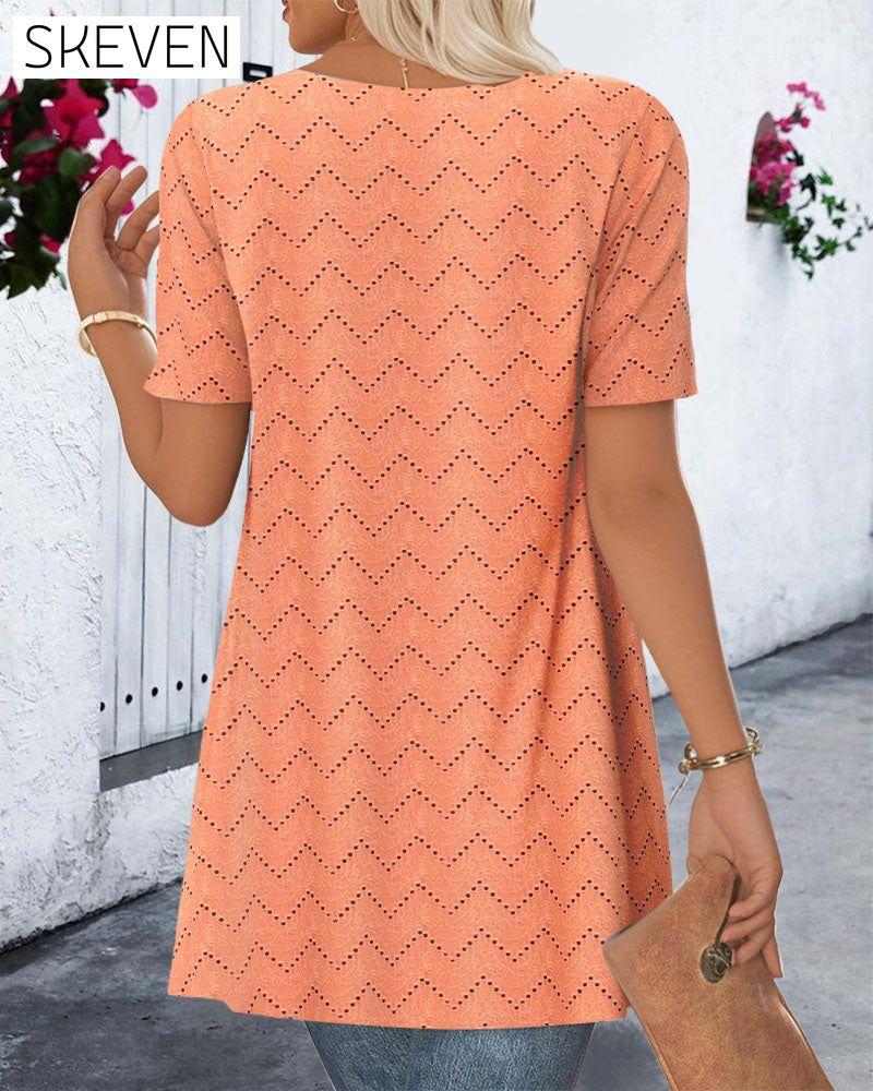 Bluse mit angedeutetem zweiteiligem Lochmuster