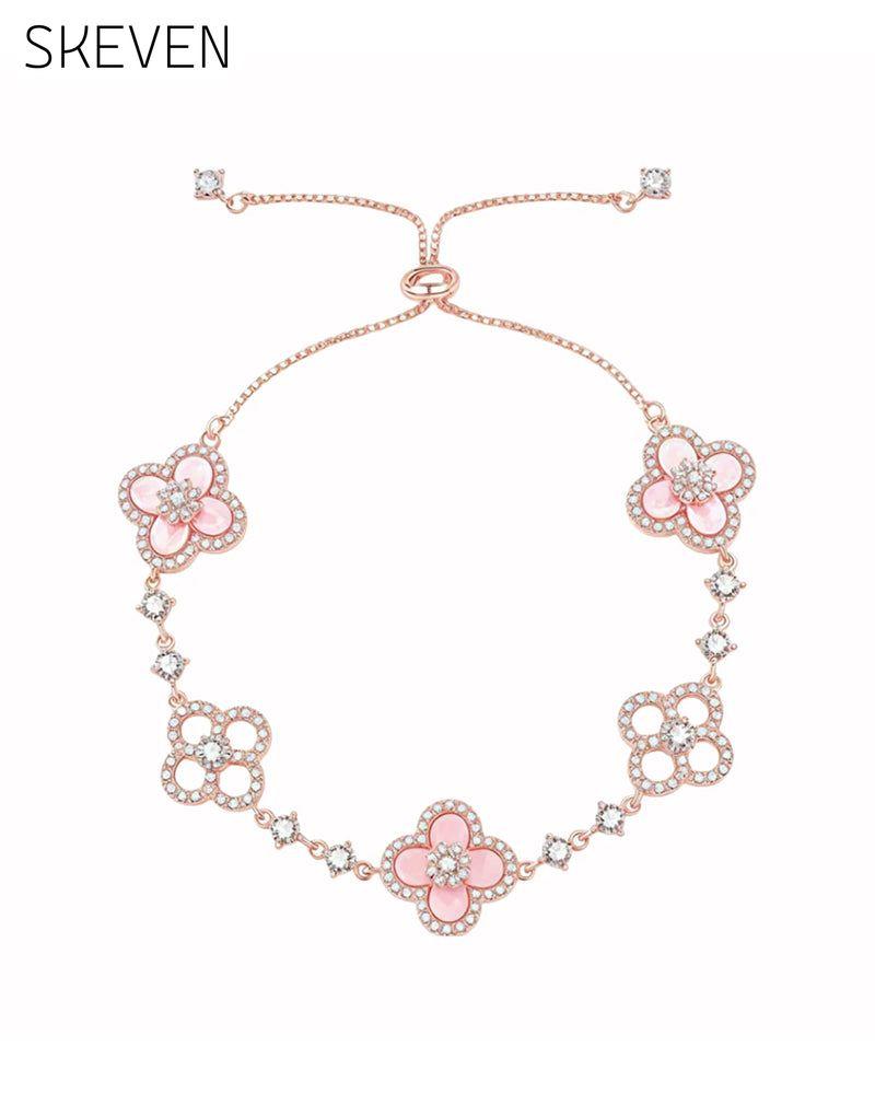 Ring und Armband mit vierblättrigem Kleeblattmotiv aus rosa Muscheln
