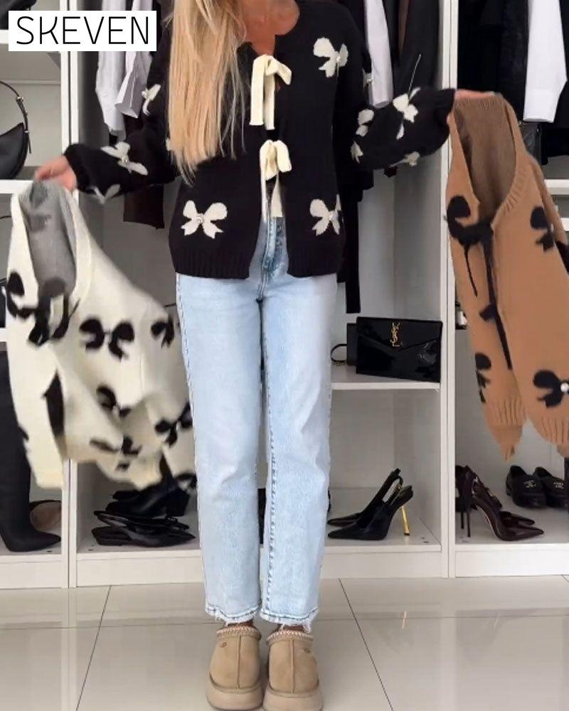 Strickjacke mit Schleifen- und Perlenbesatz zum Schnüren