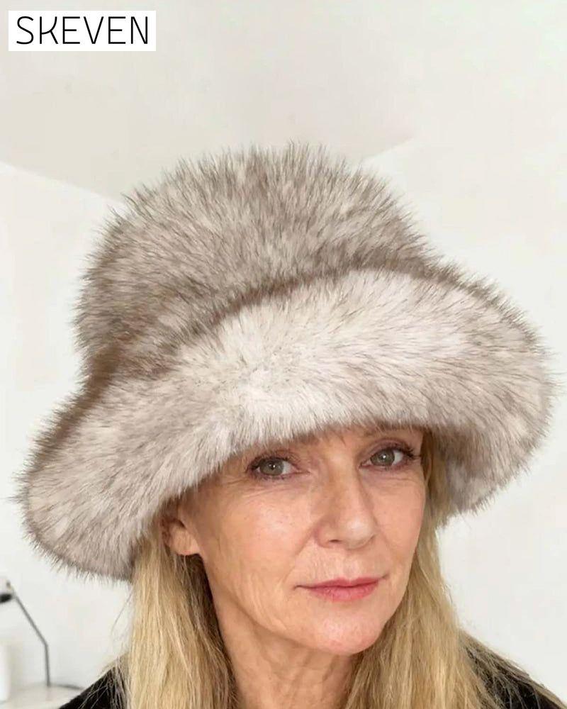 Bequeme und elegante Wintermütze mit Fell