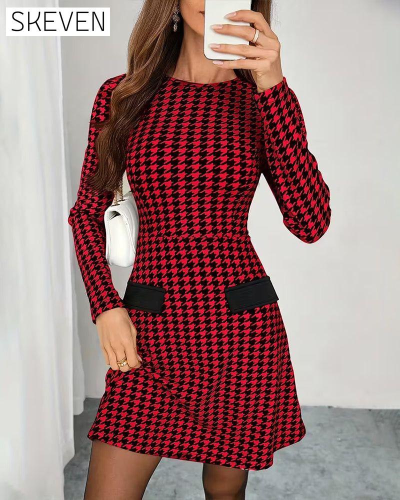 Kleid mit langen Ärmeln und Hahnentrittmuster