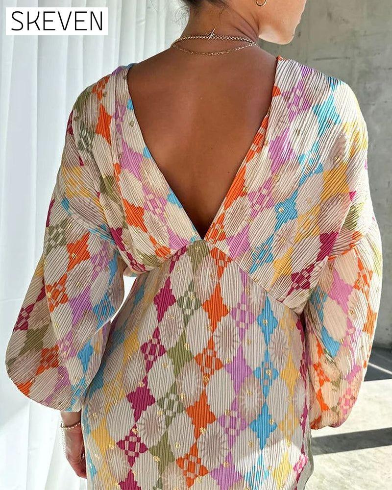 Elegantes Kleid mit V-Ausschnitt, Laternenärmeln und geometrischem Muster