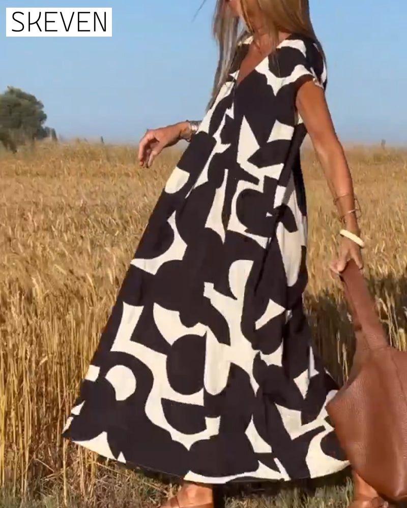 bedrucktes Kleid mit V-Ausschnitt