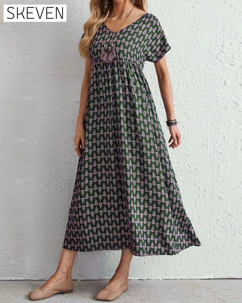 Langes Kleid mit V-Ausschnitt und kurzen Ärmeln