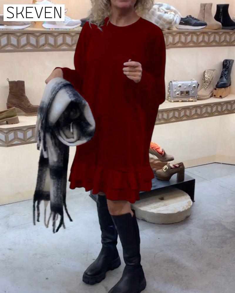 Artistic and elegant long-sleeved dress