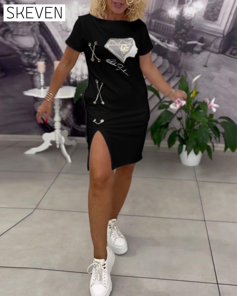 Bedrucktes, tailliertes Kleid mit Schlitz