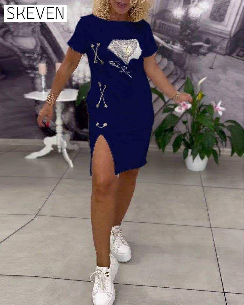 Bedrucktes, tailliertes Kleid mit Schlitz