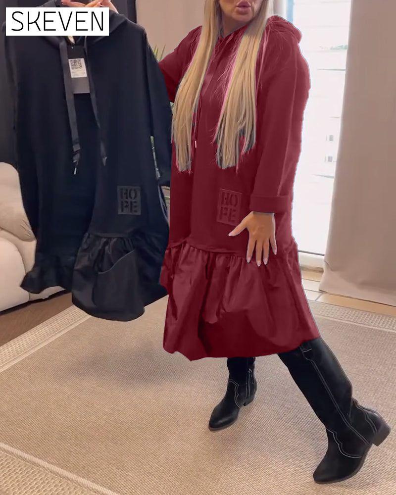 Langärmeliges, locker sitzendes Kapuzenkleid
