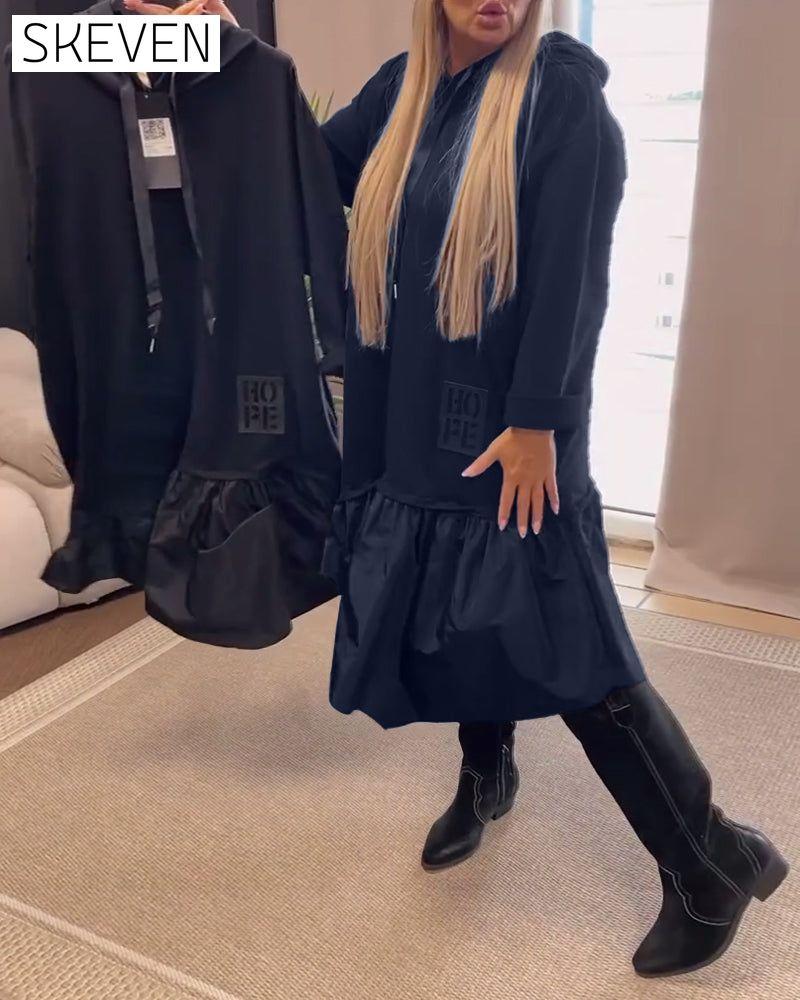 Langärmeliges, locker sitzendes Kapuzenkleid