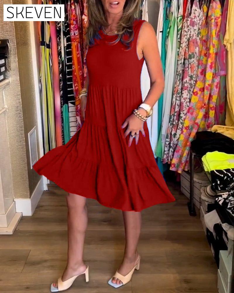 Plissiertes, ärmelloses, locker sitzendes Kleid