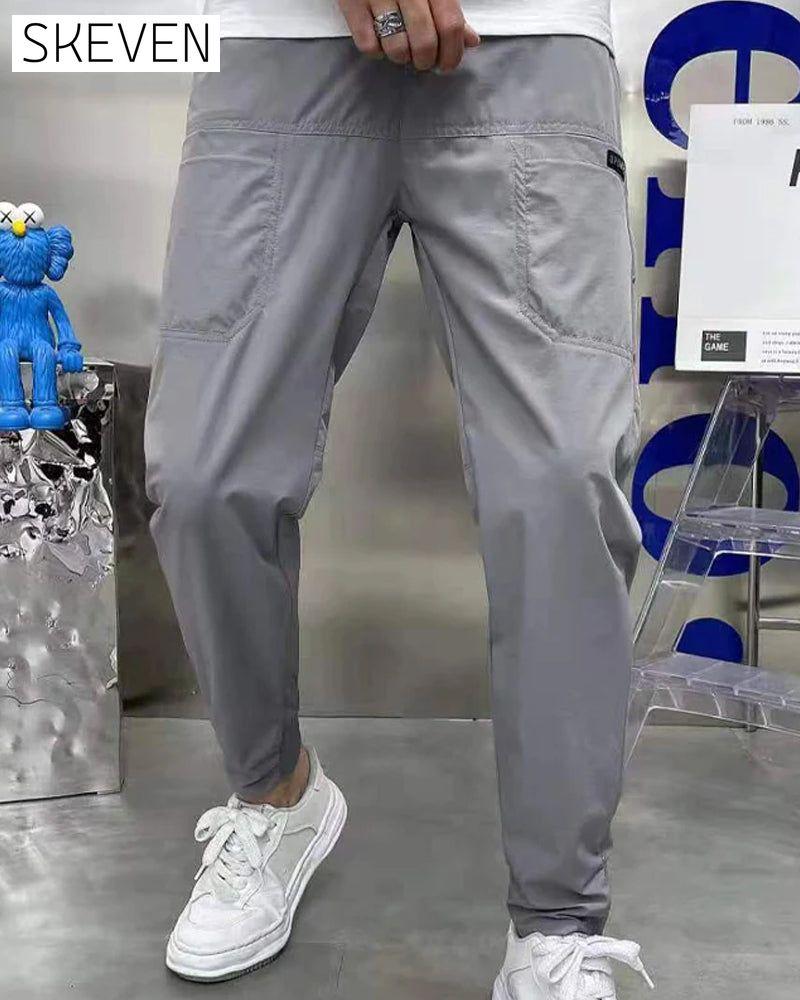 Herren-Cargohose mit hohem Stretchanteil, mehreren Taschen und schmaler Passform