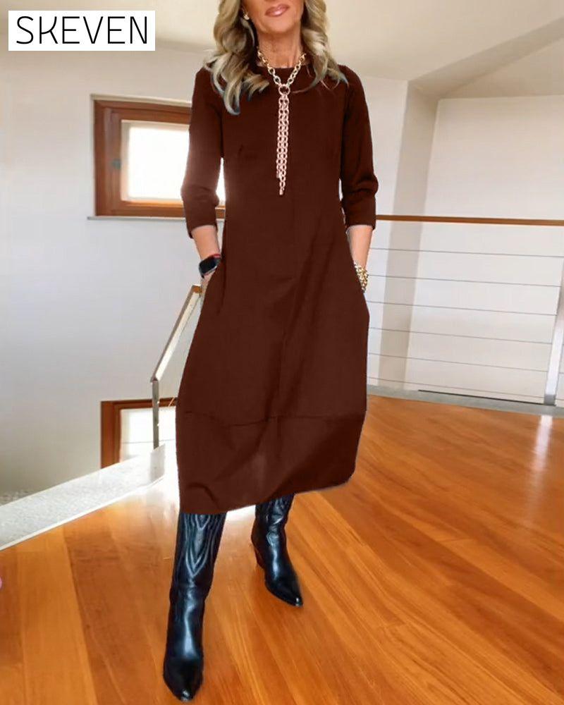 Elegantes, einfarbiges Kleid mit Rundhalsausschnitt und Taschen