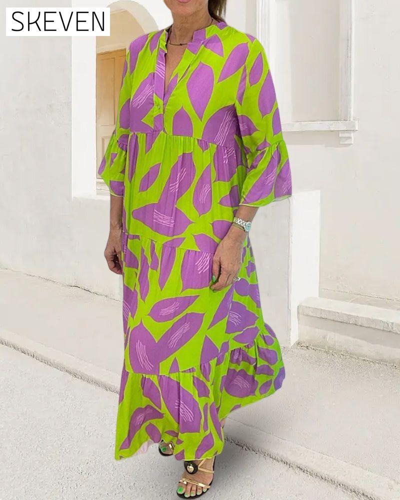 Kleid mit Blättermuster und kurzen Ärmeln