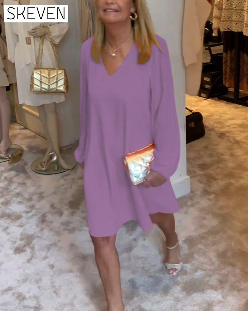 einfarbiges Kleid mit Laternenärmeln und V-Ausschnitt