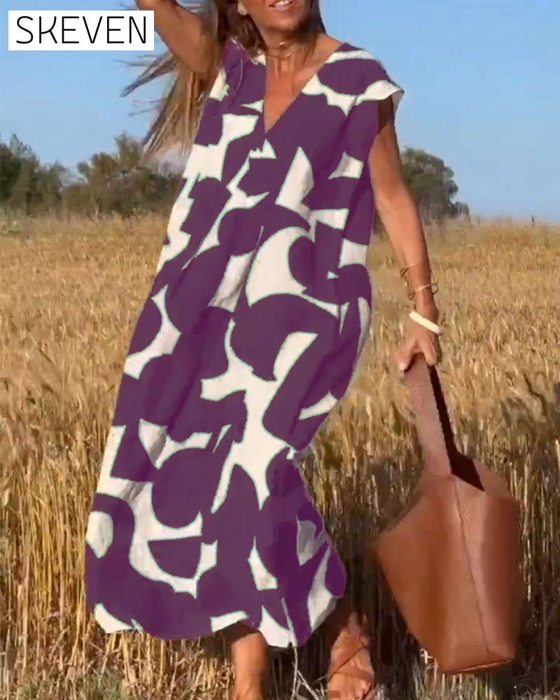 bedrucktes Kleid mit V-Ausschnitt