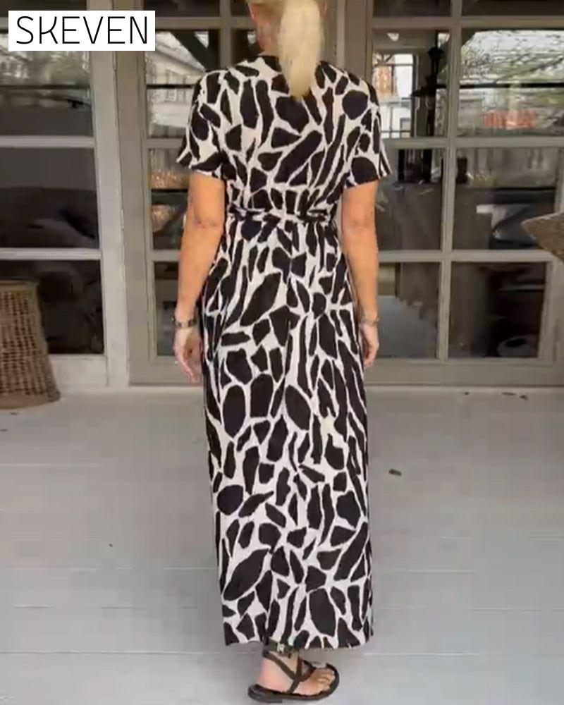 robe à manches courtes et col en V
