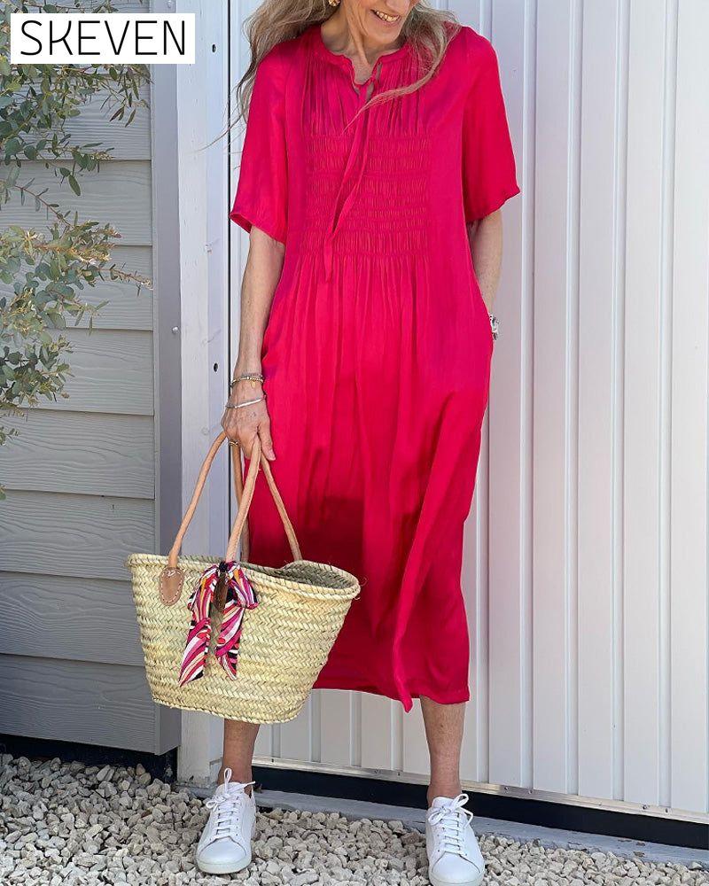 Rotes plissiertes Kleid mit V-Ausschnitt 