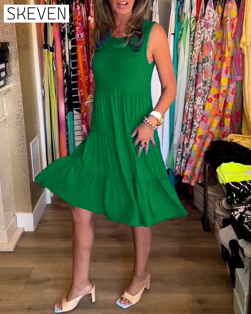 Plissiertes, ärmelloses, locker sitzendes Kleid