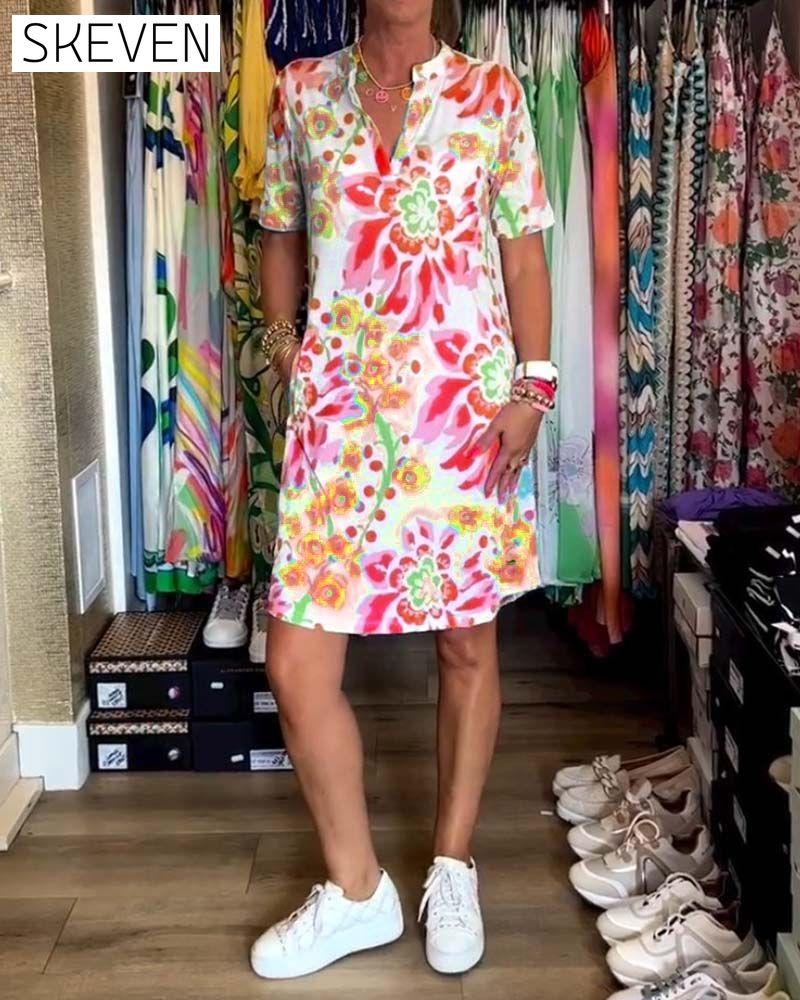 Short-sleeved floral V-neck dress