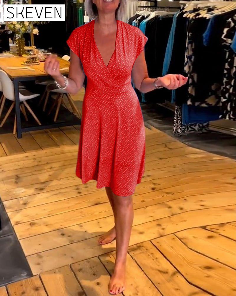 robe à pois à manches courtes et col en V