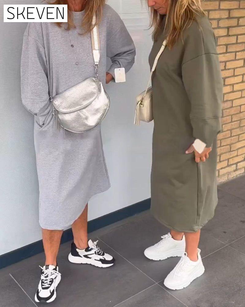 Schlichtes Kleid mit Rundhalsausschnitt und Tasche