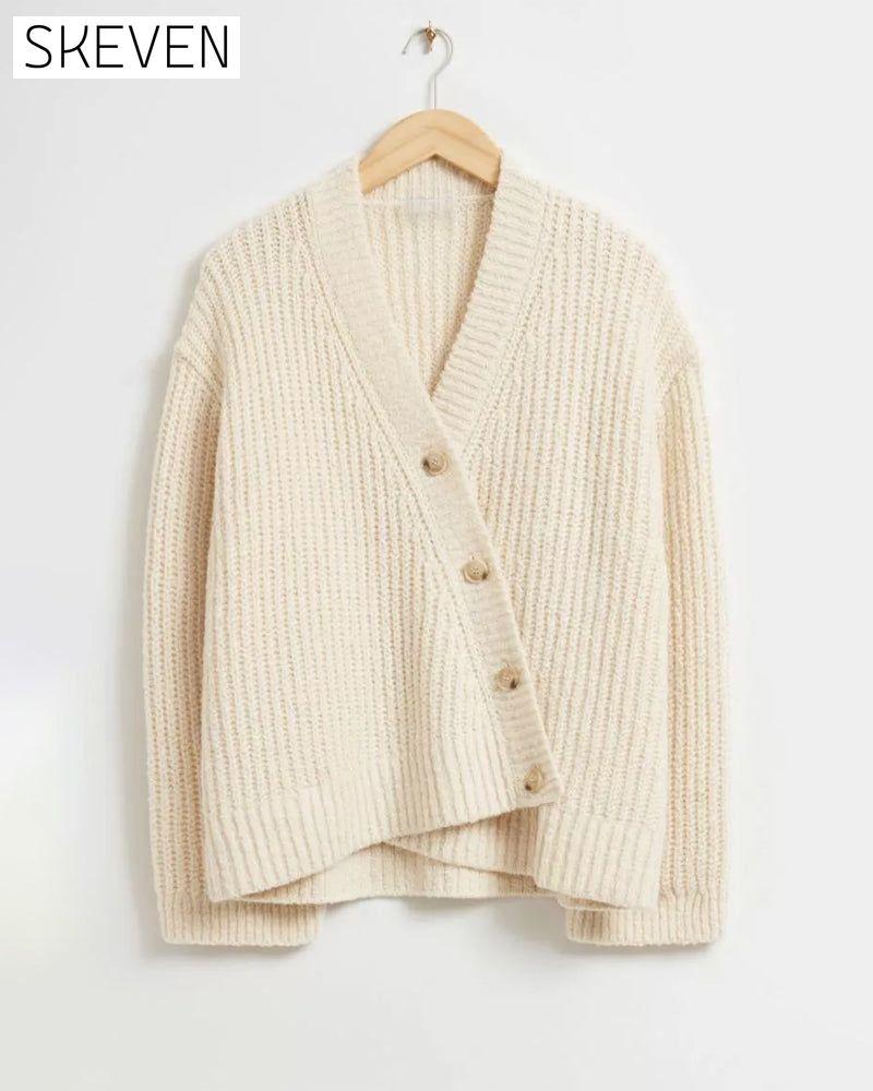 Einfarbige Strickjacke mit V-Ausschnitt und Knopfleiste