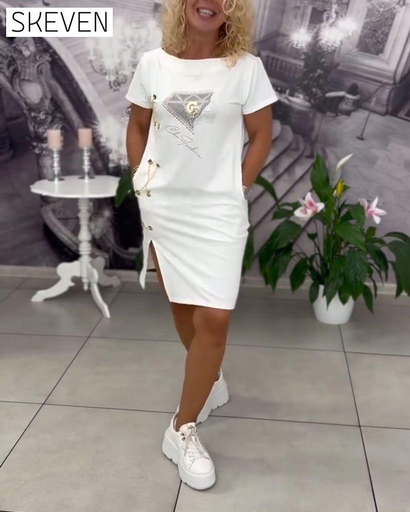 Bedrucktes, tailliertes Kleid mit Schlitz